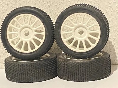 •Ein Satz(4 Stück) 1:8 Offroad-Buggy-RC Modell Räder 17mm Sechskant-Mitnehmer• - Bild 1 von 4
