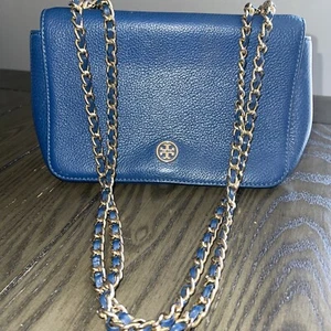 Borsa a tracolla logo Tory Burch ciottoli blu onda marea - Foto 1 di 11