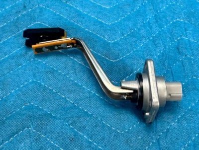 Sensor de nivel de aceite del motor Lexus LS430 GS430 4,3 L V8 89491-50030 2001-2007 OEM Foto 1 de 4