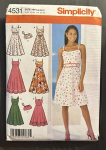 Simplicity 4531 Misses Petite Dress 2 length w/trim variations Purse Size 6-12 - Picture 1 of 3