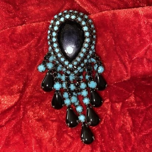 Broche prendedor colgante vintage firmado Hattie Carnegie turquesa/negro - Imagen 1 de 4