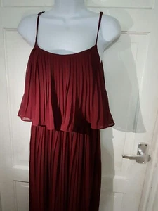 Maxi vestido plisado largo borgoña para mujer - Imagen 1 de 8