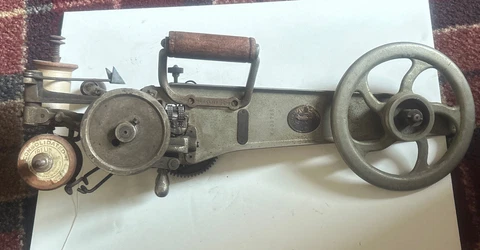 Vintage Antique Singer Carpet Stitcher Binder Hand Crank Sewing Machine Cover