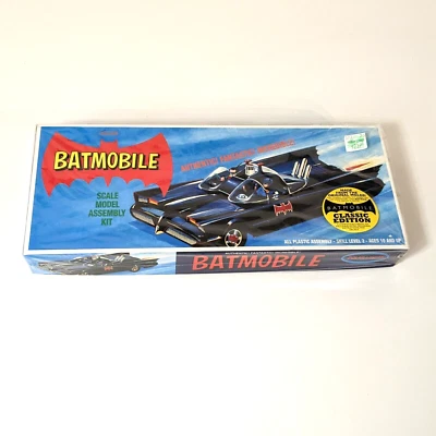 Batman 2010 Polar Lights 1:32 Scale TV Batmobile Model Kit No. POL821, Open Box - Image 1 of 4