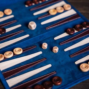 Juego de Backgammon de Cuero Nobuck Enrollable - Azul - Talla de Viaje - por Meliá Games - Imagen 1 de 4
