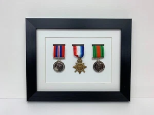 Military World WarSpor Medal Display 3D Box Frame for three medal in white mount - Picture 1 of 7