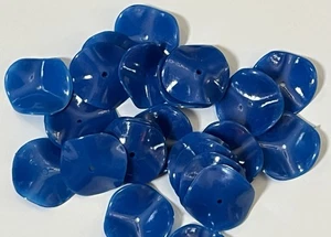 Lot 135 VTG Opaque BLUE Plastic Acrylic Wavy Disc-Petal Loose Crafting Beads - Picture 1 of 8