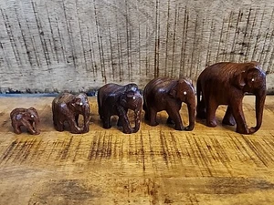 Family Herd Of 5 Hand Carved African Wooden Elephants. - Picture 1 of 6