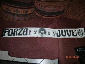 SCIARPA CELEBRATIVA FORZA JUVE CON TROFEI - Foto 1 di 1