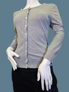 Camisa gris para mujer grande con botones de Banana Republic - Imagen 1 de 9