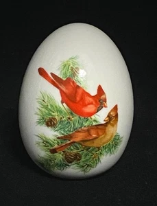 1984 Avon 4 Seasons Porcelain Egg Winter's Bold Beauty Cardinals Winter Sparkles - Picture 1 of 5