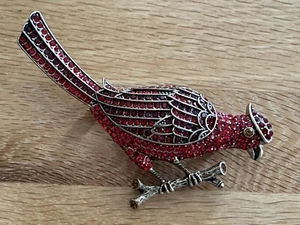 NWOT - HEIDI DAUS RED BIRD “CAPTIVATING CARDINAL CRYSTAL BROOCH PIN - Picture 1 of 5
