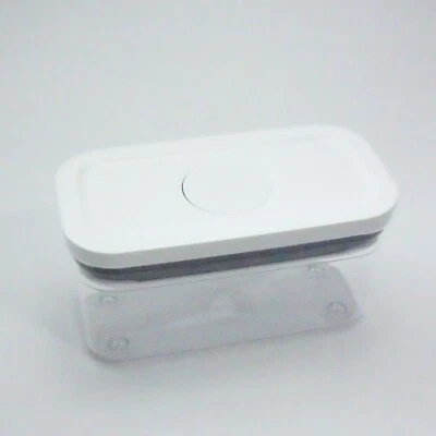 Contenedor Oxo Pop pulsador redondo 6”x3”x3” Foto 1 de 3