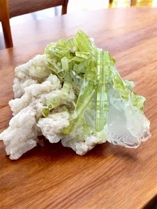 142 kt schöne grüne Turmalin Kristalle auf Matrix aus Chapo Mines Pak - Bild 1 von 4