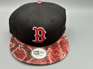 Boston Red Sox Estilo Piel de Serpiente Snapback Gorra Roja New Era 9Fifty Ajustable - Imagen 1 de 10