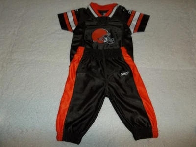 COMO NUEVO Cleveland Browns REEBOK 2 Piezas Jersey y Pantalones Conjunto INFANTE Bebé 3-6 Meses Foto 1 de 4