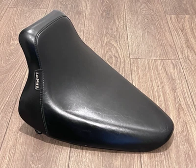 Asiento individual Le Pera LX-007 negro liso huesos desnudos Harley 00-05 FXST 00-07 FLST/N Foto 1 de 4