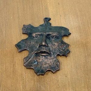 Arte de pared Carson 1996 Spirit of the Forest hoja de roble cara de hombre metal color cobre - Imagen 1 de 6