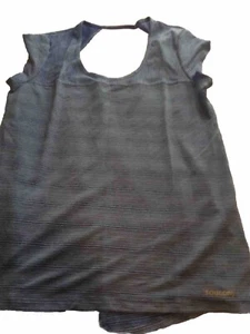 Saucony Breeze Short Sleeve Athletic Shirt  Cut Out Back Small Woman Clothing - Picture 1 of 7