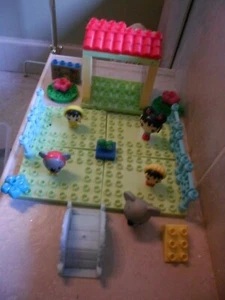NI HAO KAI IAN MEGA BLOKS BRICKS BLOCK PLAY SET W 6 FIGURES,BRIDGE,FLOWERS,WALLS - Picture 1 of 3