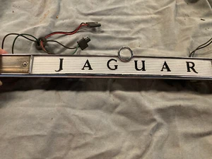 VINTAGE JAGUAR XJS V12 REAR BOOT LID PLINTH - COMPLETE ASSEMBLY - SHOW CONDITION - Bild 1 von 6