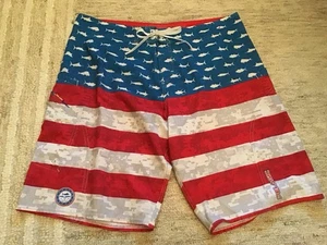 Perfect PELAGIC Gear SHARKSKIN Boardshort Technology, Stars & Stripes, 38 - Picture 1 of 3