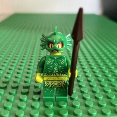 Lego Swamp Creature 9461 Monster Fighters Minifigura Verde con Lanza Casco Laguna Foto 1 de 4