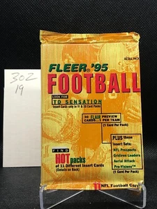 1995 Fleer Football Sealed Pack (1) NFL🔥 Find HOT PACK 🔥 11 Cards Retail - Picture 1 of 2