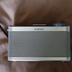 Roberts Classic 993 R9993 Analogue Portable FM/MW/LW -  3 - Band Radio - Silver
