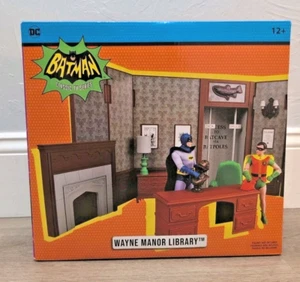 Batman DC Retro 66 Classics Serie TV Wayne Manor Library Playset McFarlane Giocattoli - Foto 1 di 4