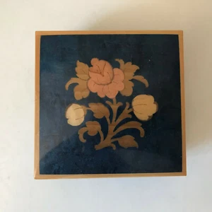 Blue Wooden Jewellery Box With Floral Design To Lid AN - Picture 1 of 4