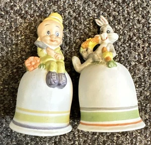 1979 WARNER BROTHERS BUGS BUNNY ELMER FUDD STATUINA CERAMICA CAMPANA DA COLLEZIONE - Foto 1 di 4