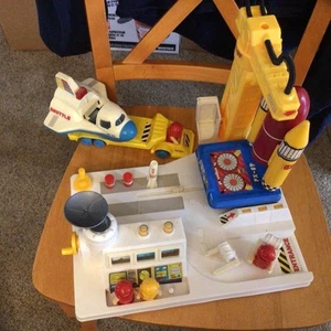VINTAGE 1989 LIL PLAYMATES NASA SPACE SHUTTLE LAUNCH PAD PLAYSET - Picture 1 of 6