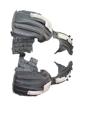 2022-2024 MITSUBISHI OUTLANDER OEM FRONT LEFT & RIGHT INNER FENDER LINER SET (2) - Imagem 1 de 4