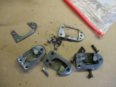 Buick 1957 cerradura de puerta especial pestillo configuración Striker  Foto 1 de 3