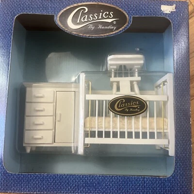 Casa de Muñecas Miniaturas Muebles Bebé Guardería Cuna Silla Alta Clásicos De Colección Foto 1 de 4