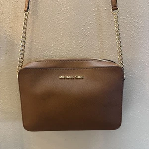 Borsa a tracolla piccola Michael Kors pelle saffiano marrone catena oro jet set  - Foto 1 di 8