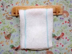 Kitchen Towel Rack & Towel, Doll House Miniature, Kitchen, Bathroom Accessory - Picture 1 of 1