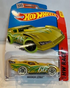 Hot Wheels HW Race Maximum Leeway Amarillo - Sellado de fábrica - desgaste a tarjeta - Imagen 1 de 3