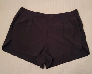 Lululemon Mid Rise Shorts 2" Innennaht schwarz Falten vorne & hinten Taschen Gr. 10 - Bild 1 von 11
