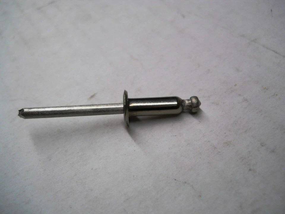 NOS SEA DOO 293150039 CARROCERÍA/SISTEMA DE COMBUSTIBLE REMACHE CHALLENGER EXPLORER GSX GTX SPX Foto 1 de 1