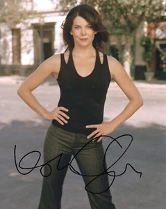 LAUREN GRAHAM SIGNED SEXY GILMORE GIRLS PHOTO (2) - Picture 1 of 2