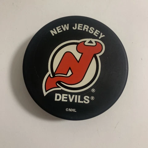 New Jersey Devils NHL hockey puck - excellent condition! Cover