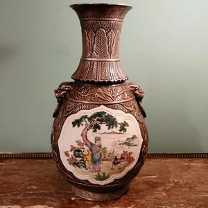 Chinese Porcelain Vase With A Carved Silver Glaze Body & Famille Verte Panels - Picture 1 of 12