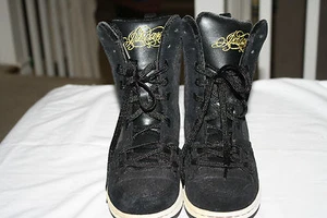 ZAPATOS JORDAN NIKE NIÑAS JORDAN FLIGHT 5.5Y NEGROS METÁLICOS DORADOS  - Imagen 1 de 12