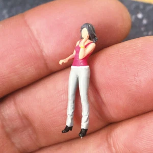 AU 1:64 Painted Figure Model ature Resin Diorama Elegant Lady Pink Top - Picture 1 of 1