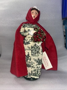 BYERS' CHOICE Caroler Williamsburg Mujer Colonial con Cono de Manzana 2002 Exclusivo - Imagen 1 de 5