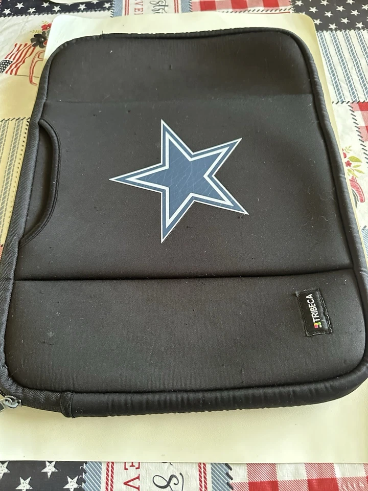 Funda para portátil Dallas Cowboys, estrella negra/azul, talla 13X10X1”. Usado en excelente estado! Foto 1 de 4