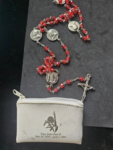 1920/2005 Pope John Paul II Commemorative Rosary Red Beads 5 Medallions Zip Bag - Picture 1 of 9