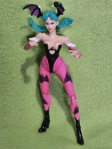 1999 Marvel X-MEN vs. Capcom MORRIGAN Universe Legends 5" Figure - Damaged Leg!! - Picture 1 of 9